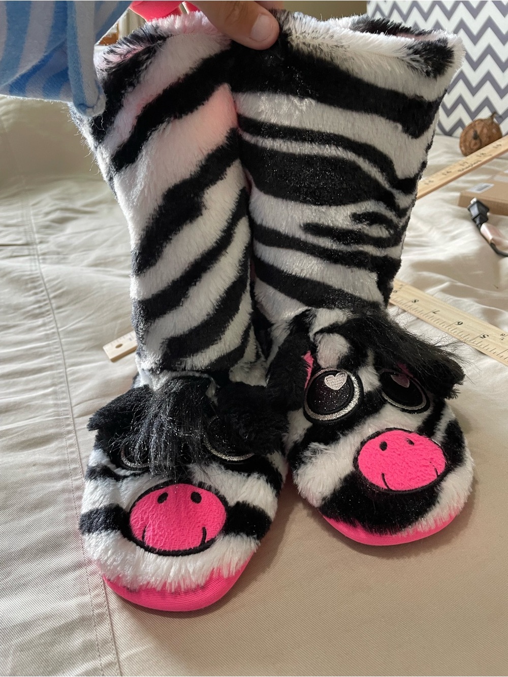 Justice Zebra/Pink slippers Size M 4/5